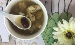 如何做益母草炖排骨？