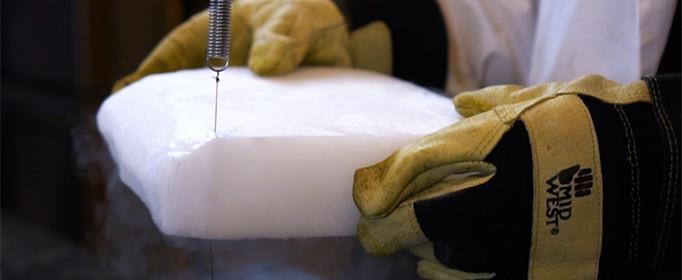 干冰为什么会冒白气