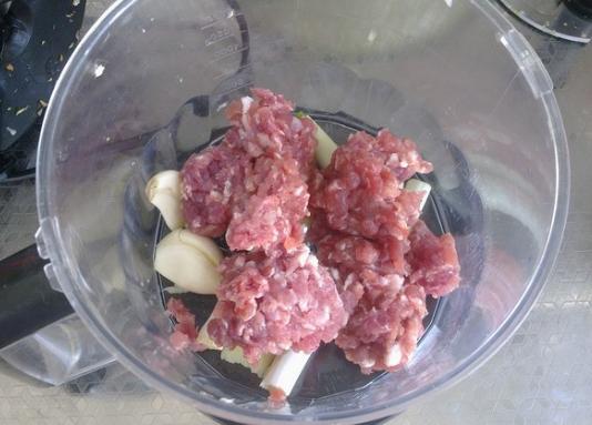 白菜猪肉饺子馅的做法