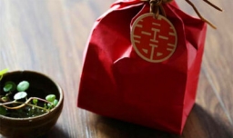 男女第一次见面送什么礼物