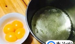 如何用最简易的材料做蒸蛋糕？