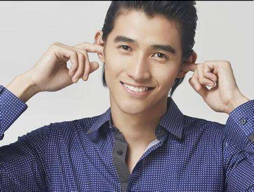 摸耳朵是啥意思