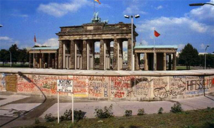 柏林墙于第几次柏林危机时建立