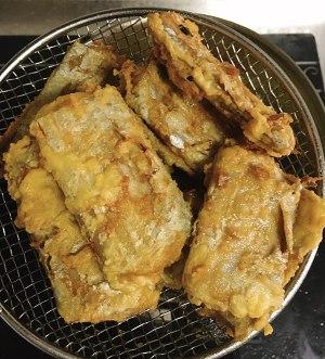 带鱼怎么炸才能酥脆好吃？