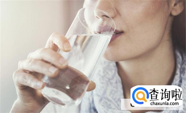 打嗝喝水有用吗