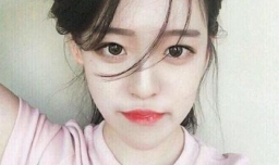 白色百褶裙上衣怎么搭配?