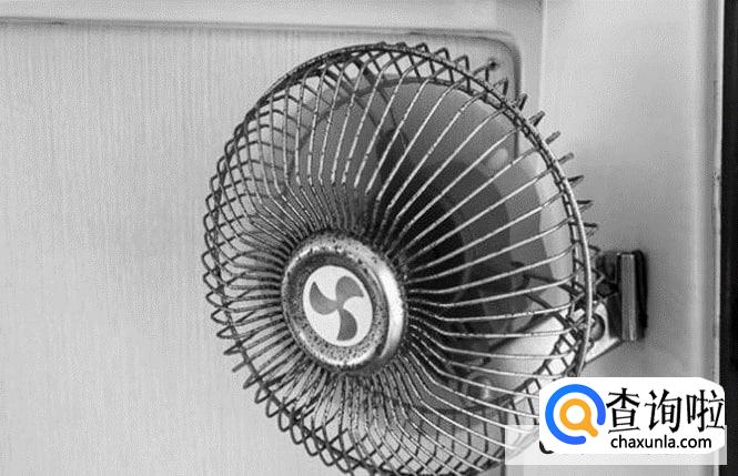 小电扇怎么拆开网罩清理叶片上的灰尘