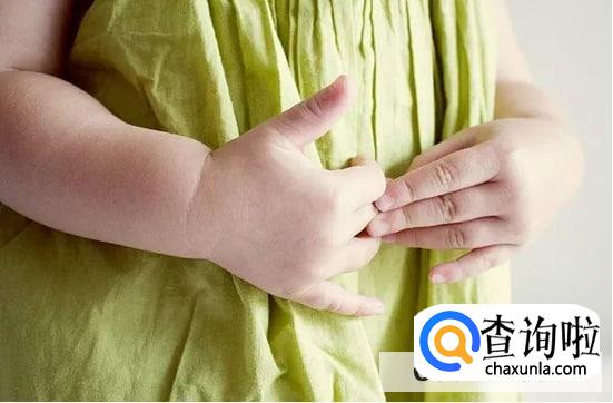 婴儿有各种饿的讯号