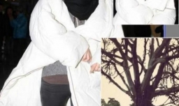 白色羽绒服搭配什么款式的围巾合适？