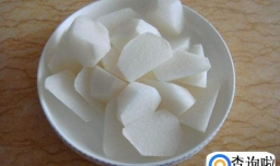 东北菜--萝卜炖肉的做法