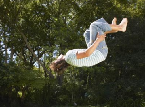 一个人如何练空翻