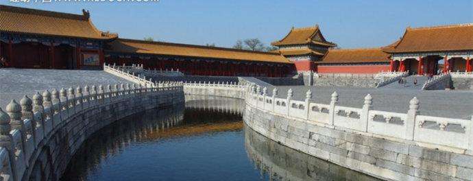 为什么太和门外的内金水河是弯的