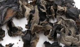 木耳炒蒜苔的做法