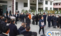 妻子在张富清遗体旁痛哭不愿离去 俗事太多