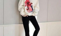 白色卫衣怎样搭配好看