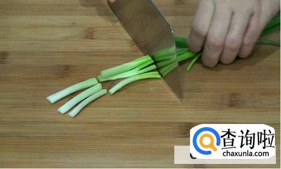 为什么切葱时旁边放一碗水就不会辣眼睛