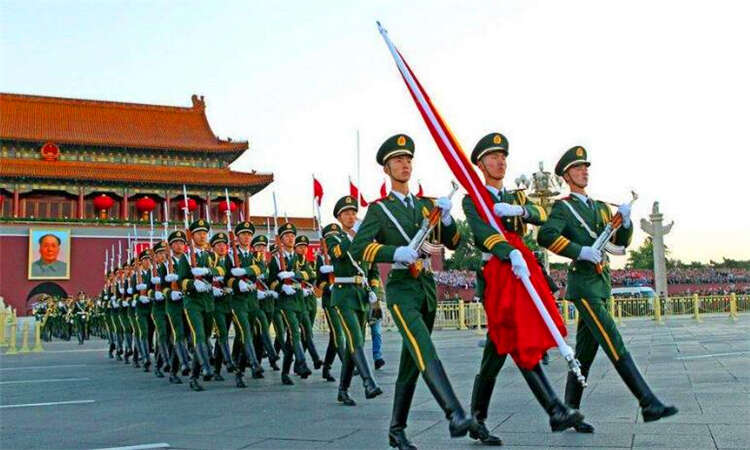 天安门多久升旗