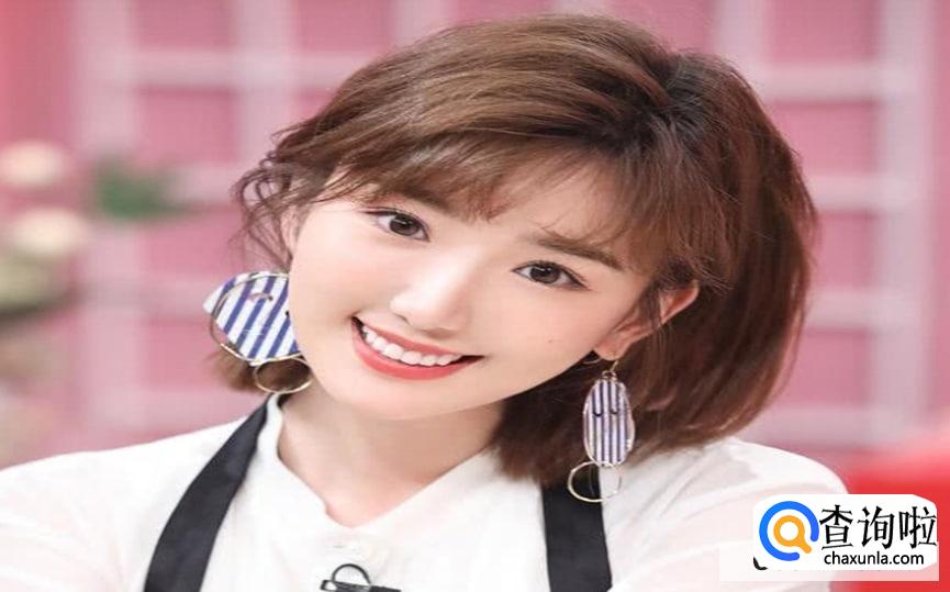 圆脸女生适合那些发型