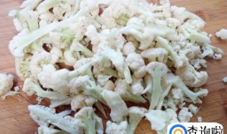 有机菜花怎么做好吃？肉炒有机菜花的家常做法