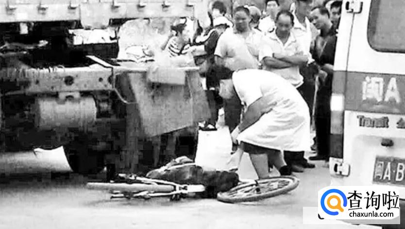 同学不慎被车撞伤你应该如何处理