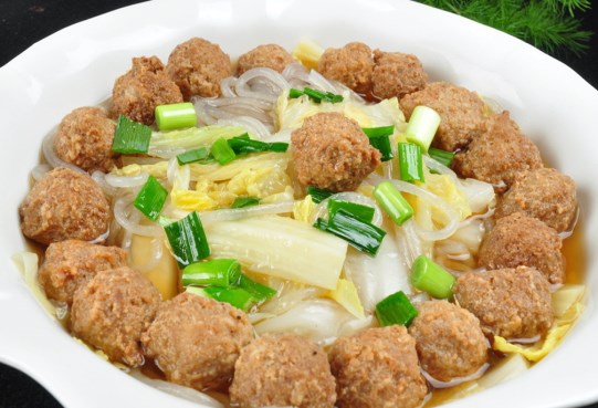 烩丸子的家常做法