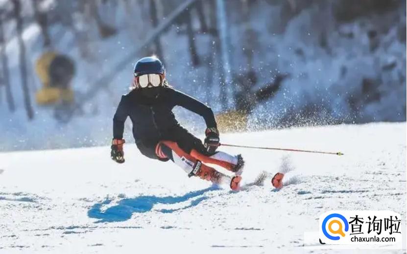 滑雪服里面穿什么衣服