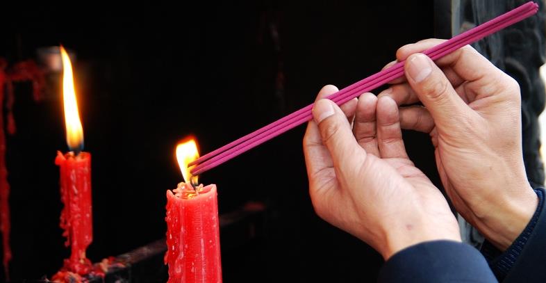 烧香为什么要烧三根呢