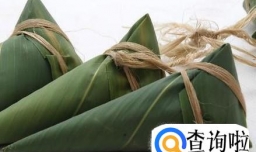 一片棕叶的肉牛角粽