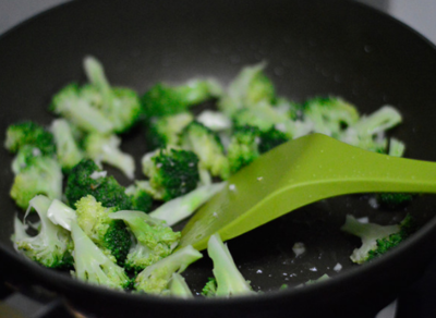 怎么炒西兰花好吃