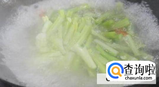 芹菜炒肉的做法