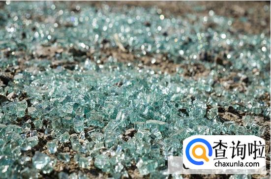 清除地上碎玻璃的小窍门