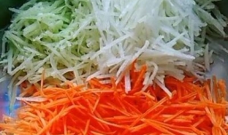 怎样做美味的萝卜鸡蛋丸子？