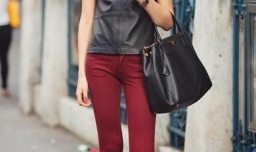 酒红色裤子怎么搭配