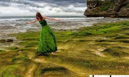 夏天去海滩游玩的衣服搭配